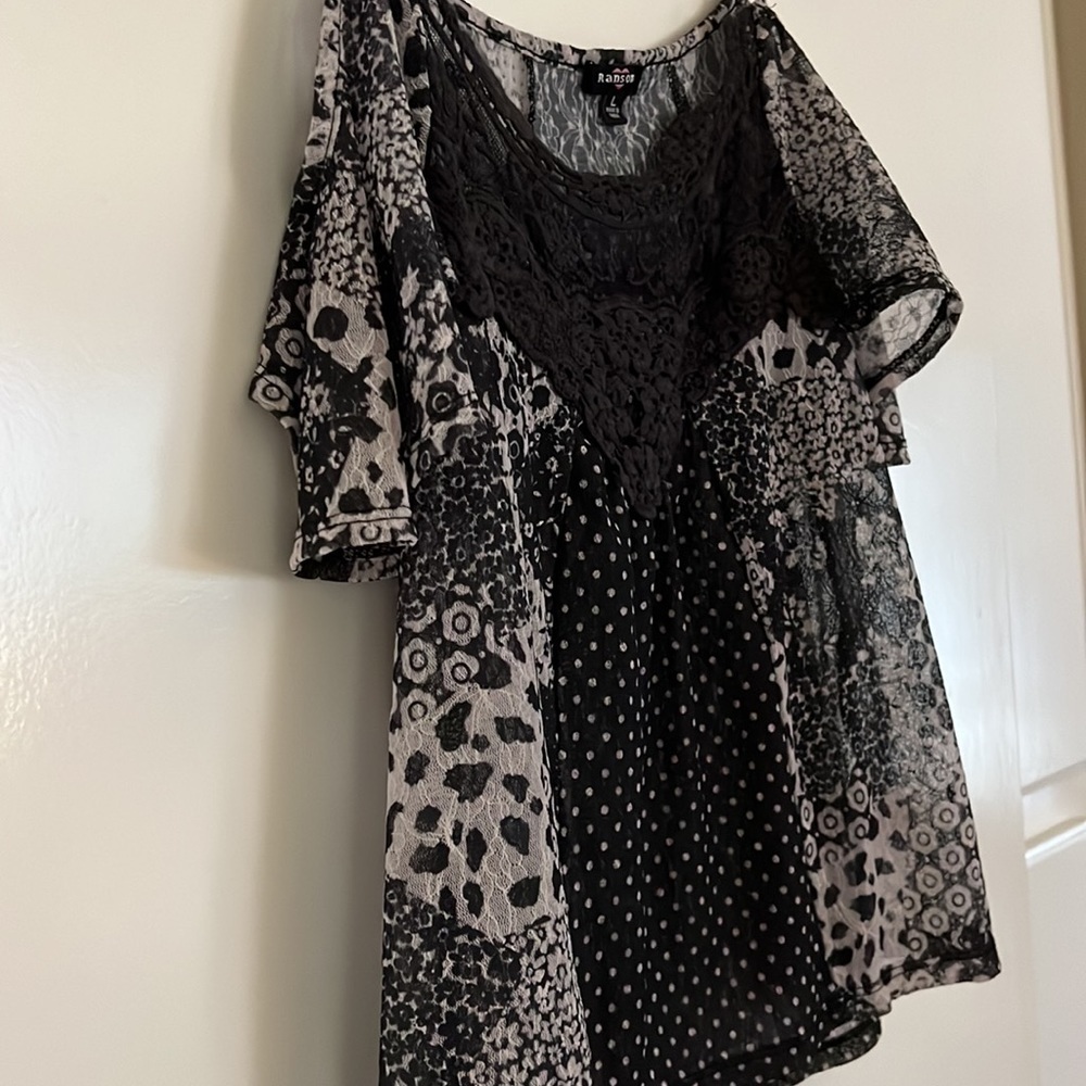 Ransom Black and Gray Women's Top - Picture 4 of 5